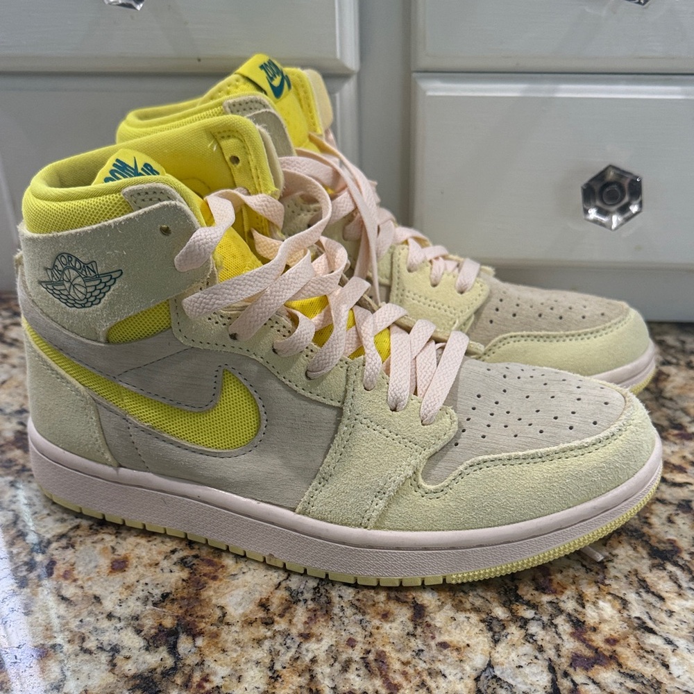 Nike High-Top Sneakers in Yellow and Beige Air Jordan
